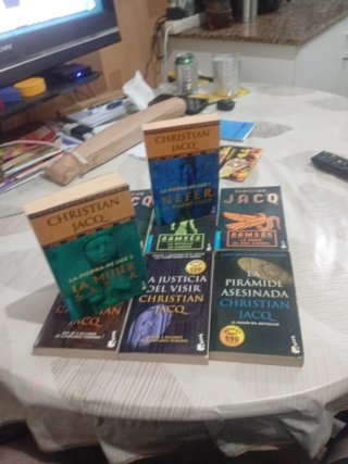 Pack de 8 libros del historiador Christian Jacq