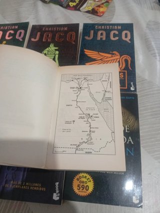 Pack de 8 libros del historiador Christian Jacq