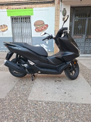 Honda PCX 125 Negra mate. Nuevo modelo.