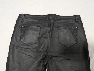 Pantalón efecto cuero encerado