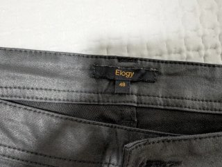 Pantalón efecto cuero encerado