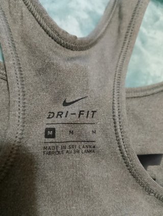 Sujetador deportivo Nike Dri-Fit gris