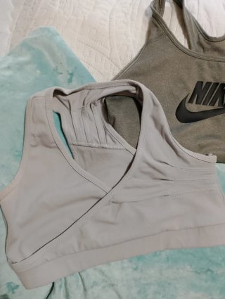 Sujetador deportivo Nike Dri-Fit gris