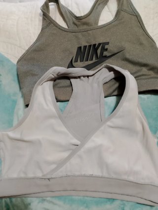 Sujetador deportivo Nike Dri-Fit gris