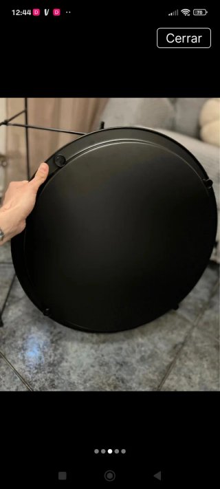 Mesa auxiliar redonda de metal negra