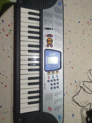 Teclado Casio SA-67 con 100 tonos