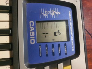 Teclado Casio SA-67 con 100 tonos