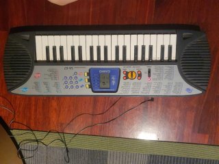 Teclado Casio SA-67 con 100 tonos