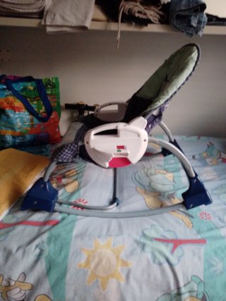 Mecedora de bebé con estampado de caballo