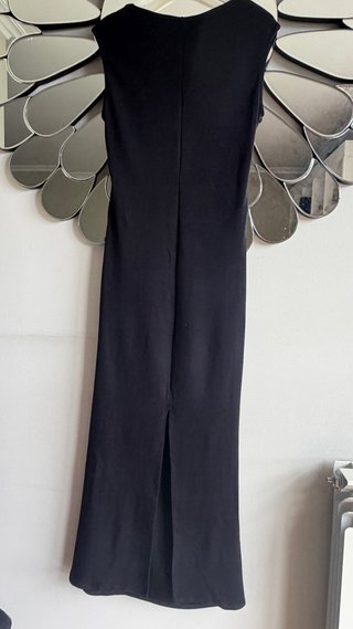 Vestido midi negro escote cuadrado “Stradivarius”