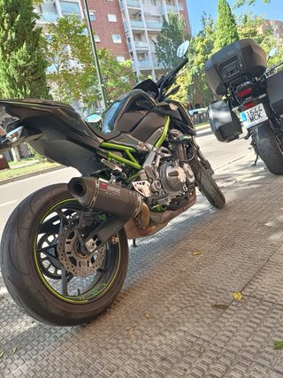 Kawasaki Z900 Negra y Verde
