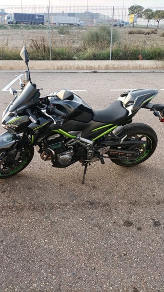 Kawasaki Z900 Negra y Verde