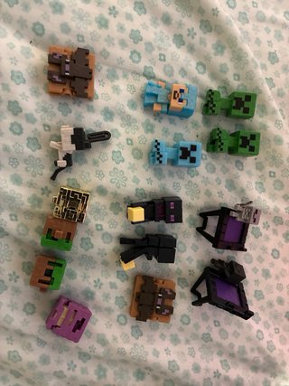 Figuras Minecraft Kinder Joy cambio