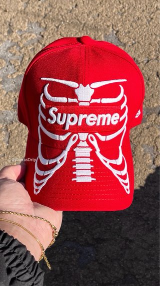 Gorra Supreme Roja Esqueleto talla 7