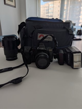 Cámara analógica Minolta Dynax 8000i + accesorios