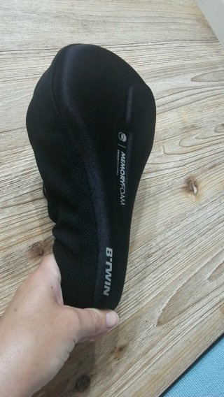 Sillín Btwin y funda de gel
