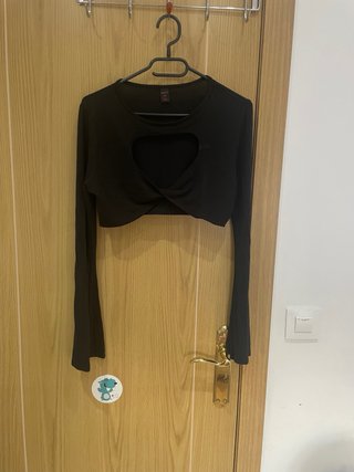 Top Crop Negro Manga Larga Cut-Out Romwe Talla M