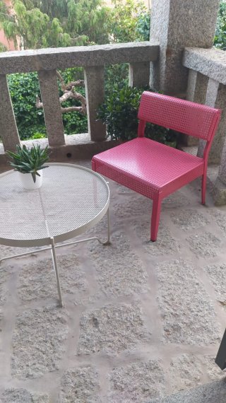 Sillón bajo metal Ikea para exterior o interior.