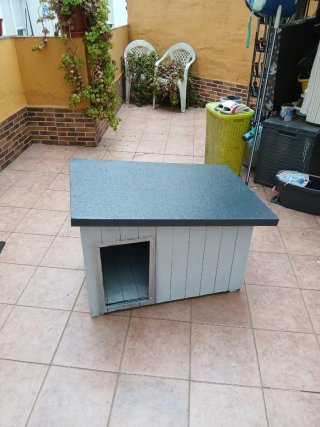 Caseta para perro gris y blanca