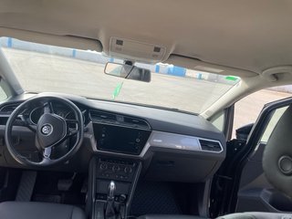 Volkswagen Touran 2017, muy cuidada