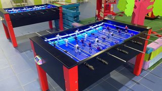 Billares con luces LED y futbolines