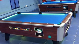 Billares con luces LED y futbolines