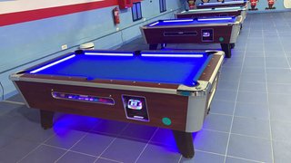 Billares con luces LED y futbolines