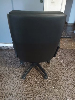 Sillón de oficina polipiel negro