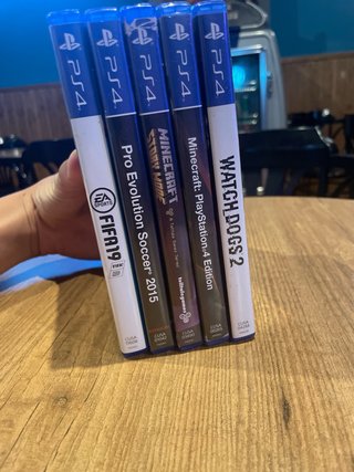 Lote 5 giochi PS4: FIFA 19, PES 2015, Minecraft, W