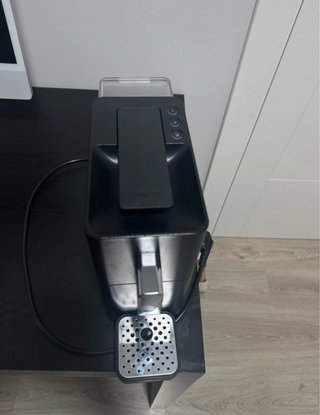 Cafetera de cápsulas negra