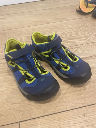 Zapatos y chanclas niño T.37