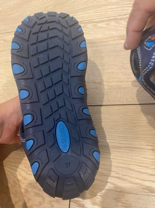 Zapatos y chanclas niño T.37