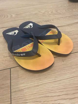 Zapatos y chanclas niño T.37