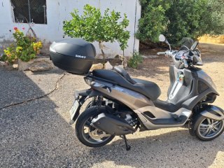 Piaggio 300 Maxi Scooter - Carnet Coche