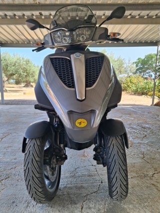Piaggio 300 Maxi Scooter - Carnet Coche