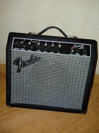 Amplificador Fender Frontman 15G