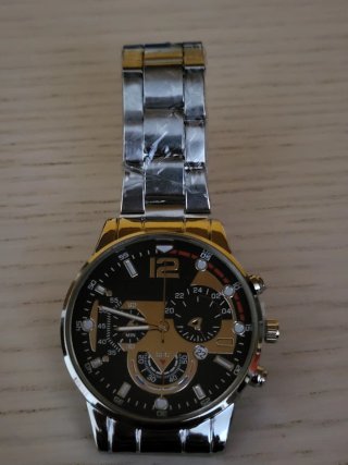 Dispongo de varios 4 modelos Relojes 15€ la unidad