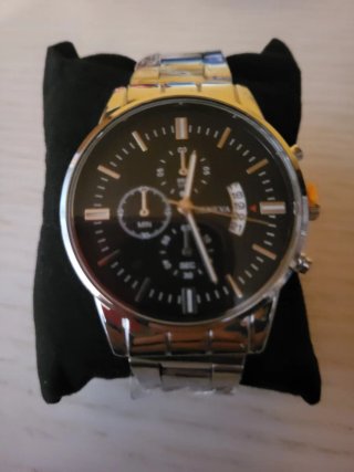 Dispongo de varios 4 modelos Relojes 15€ la unidad