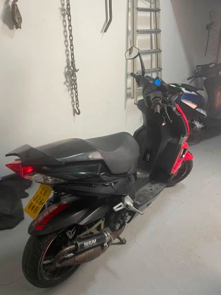 Peugeot Speedfight 4 Roja y Negra