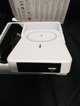 Power bank wireless bianco 10800mAh USB C senza fili