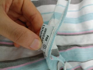 Vestito estivo a righe con ricami