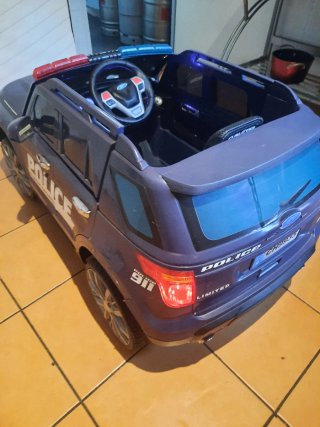 Coche Policía Ford Explorer Juguete