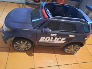 Coche Policía Ford Explorer Juguete