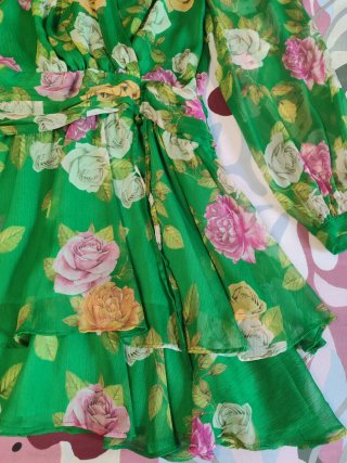 Vestido Zara floral verde manga larga