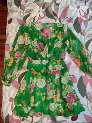Vestido Zara floral verde manga larga