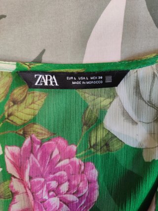 Vestido Zara floral verde manga larga