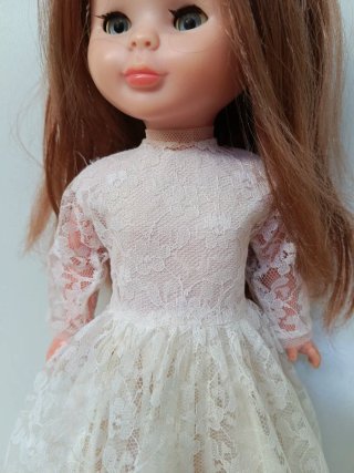 Antiguo vestido de encaje de novia años 70
