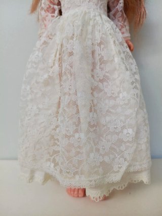 Antiguo vestido de encaje de novia años 70