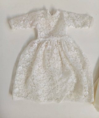Antiguo vestido de encaje de novia años 70