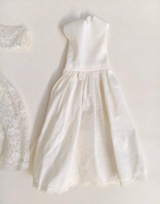 Antiguo vestido de encaje de novia años 70